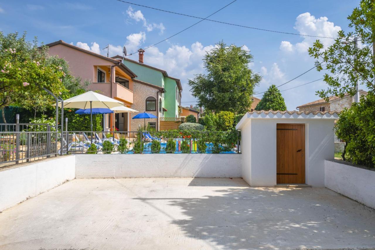 Villa Margerita With Private Pool, Yard And Parking Kaštelir Exteriér fotografie