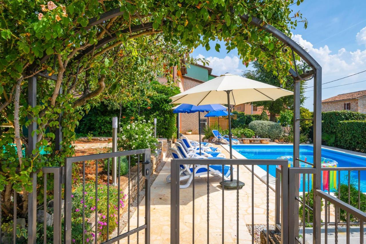 Villa Margerita With Private Pool, Yard And Parking Kaštelir Exteriér fotografie