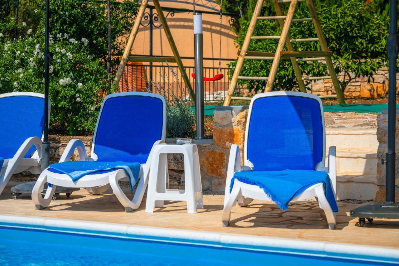 Villa Margerita With Private Pool, Yard And Parking Kaštelir Exteriér fotografie