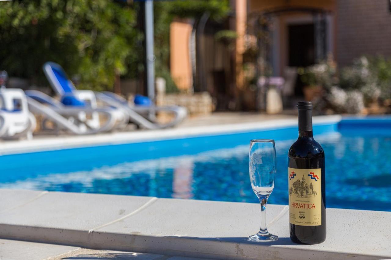 Villa Margerita With Private Pool, Yard And Parking Kaštelir Exteriér fotografie
